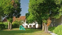 Hotel des Trois Maures Bourgogne - tuin glijbaantje