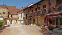 Hotel des Trois Maures Bourgogne - binnenplaats