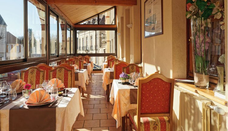 Hotel des Trois Maures Bourgogne - restaurant serre
