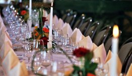 De gedekte tafels staan voor u klaar in Hotel Lahnblick