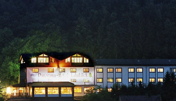 Panorama hotel Lahnblick in de avond