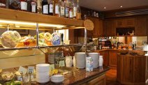 De dag begint goed met het uitgebreide ontbijtbuffet in Hotel Schöne Aussicht