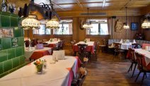 Hotel Schöne Aussicht - schuif heerlijk aan in het restaurant