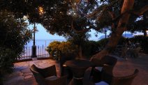Geniet op het terras van Hotel Mediterranee van de zonsondergang