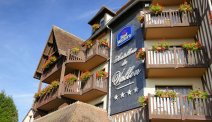 De architectuur in neo-normandische stijl van Best Western Hostellerie du Vallon