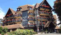 Het karakteristieke gebouw van Best Western Hostellerie du Vallon