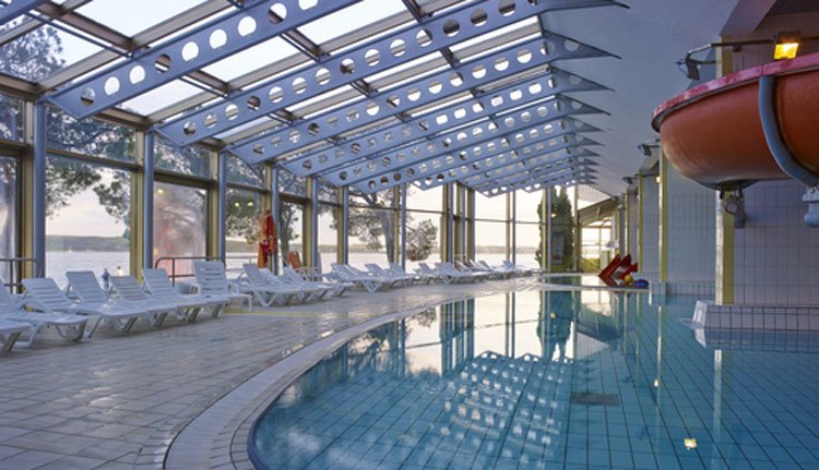 Zwembaden met glijbanen bij Hotel Histrion
