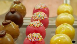Heerlijk snoepen van de Belgische pralines