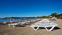 Hotel Holiday ligt direct aan zee en strand