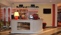 Eeven nagenieten aan de bar van Hotel Puccini