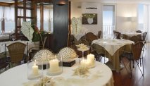 Romantisch dineren met zeezicht in het restaurant van Hotel delle Nazioni