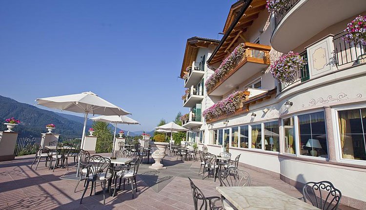 Hotel Lagorai - terras met panoramisch uitzicht
