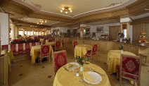 Hotel Lagorai - restaurant met wederom het fantastische uitzicht