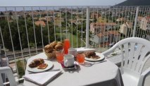 Ontbijten met een prachtig uitzicht in Hotel Ai Pozzi Village Spa Resort