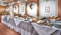 Elke morgen staat er een uitgebreid ontbijtbuffet klaar in Hotel Zum Goldenen Ochsen