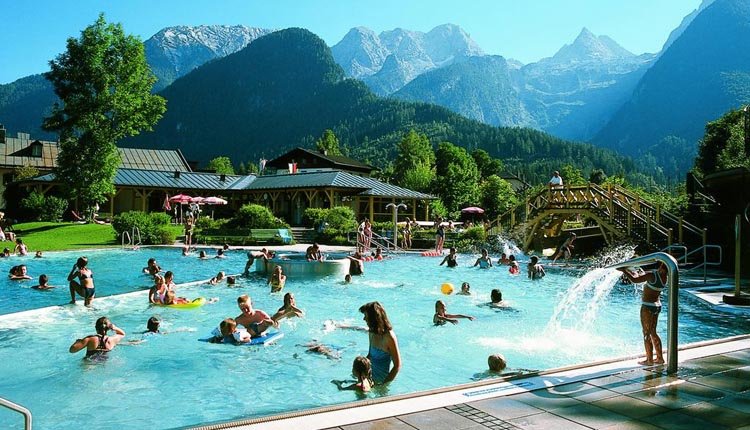 Hotel Zum Schweizer - zwembad in geweldig berglandschap