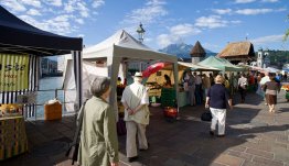 De markt in Beckenried bij Hotel Nidwaldnerhof