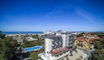 Hotel King ligt vlakbij strand en zee