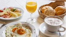 Elke morgen staat er een heerlijk uitgebreid ontbijtbuffet voor u klaar in Hotel Ahornhof