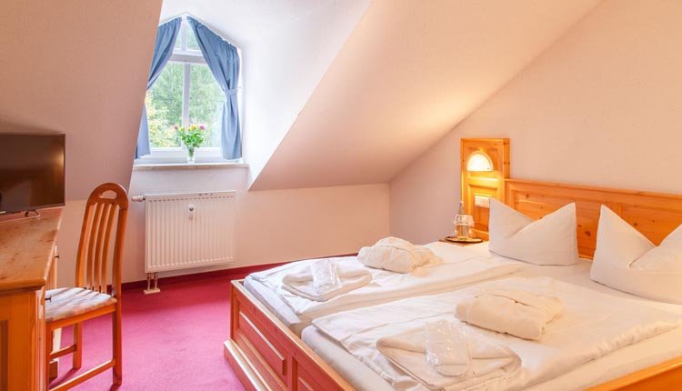 De tweepersoonskamers Standaard in Hotel Ahornhof zijn comfortabel ingericht