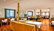 De ontbijtzaal van Hotel Goldenes Schiff
