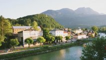 Hotel Goldenes Schiff biedt een prachtig uitzicht over de rivier de Traun