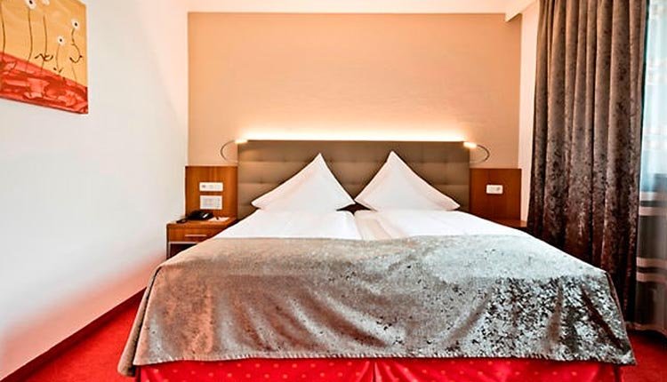 De tweepersoonskamers Classic in Hotel Goldenes Schiff zijn van alle gemakken voorzien