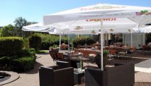 Het zonnige terras bij Hotel Schwarzwald Freudenstadt