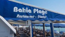 Bij restaurant Bahia Plage kunt u eten op het strand