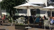 Genieten op het terras van Hotel Gilleje Strand