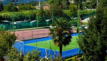 Tennis en voetbalveld