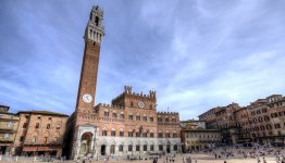 Het beroemde Piazza del Campo in het compacte centrum van de middeleeuwse stad: Siena