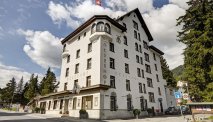 Het Alpine hotel Meierhof aan de boulevard van Davos