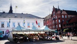 Skane - marktplein Ystad © Simon Paulin imagebank.sweden.se.