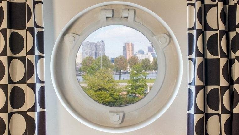 ssRotterdam_-Superior-Room-patrijspoort-Manhattan_Roos-van-Leeuwen